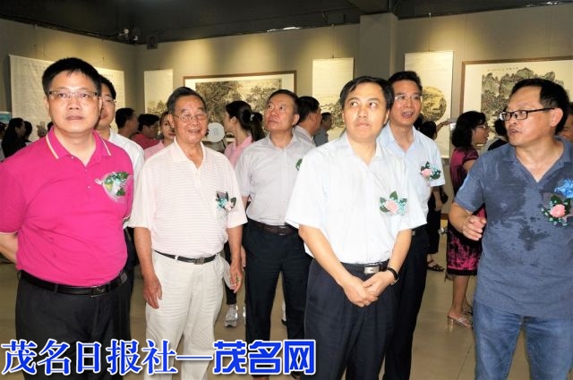领导参观彭永强作品展