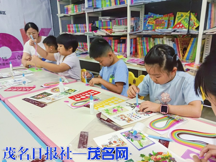 指尖舞动纸生花！南国书香节衍纸课堂传承非遗匠心