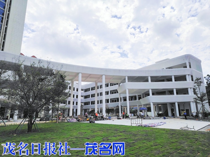 茂名新城实验学校建成启用办学规模为54个教学班2610个学位