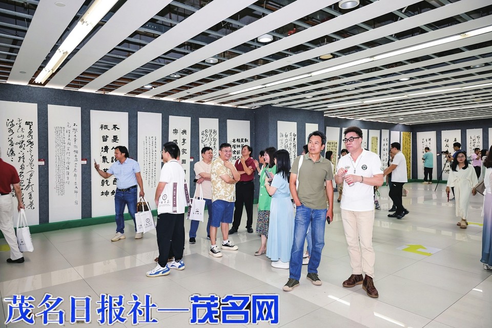 全国书法名家邀请展暨第四届“一路芳华”女子书法展开幕