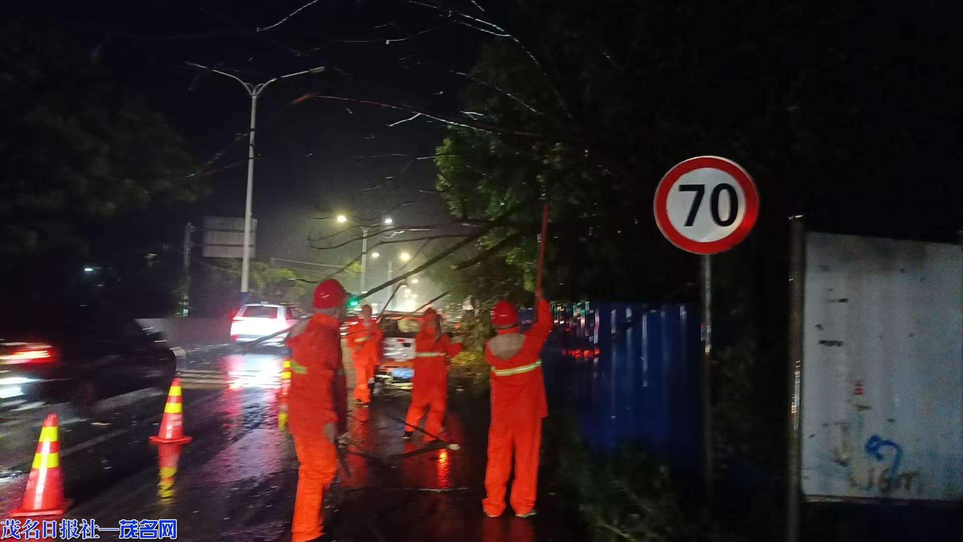化州市公路事务中心全力以赴保畅通