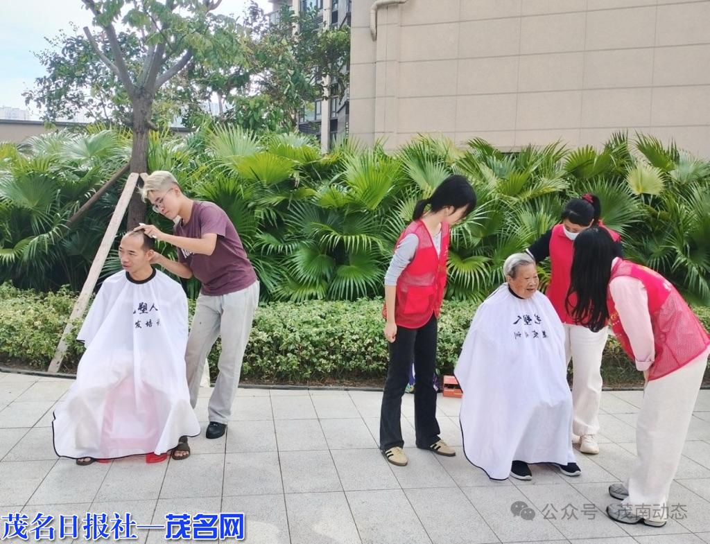 城南街道吉祥社区开展重阳节便民志愿服务进小区活动