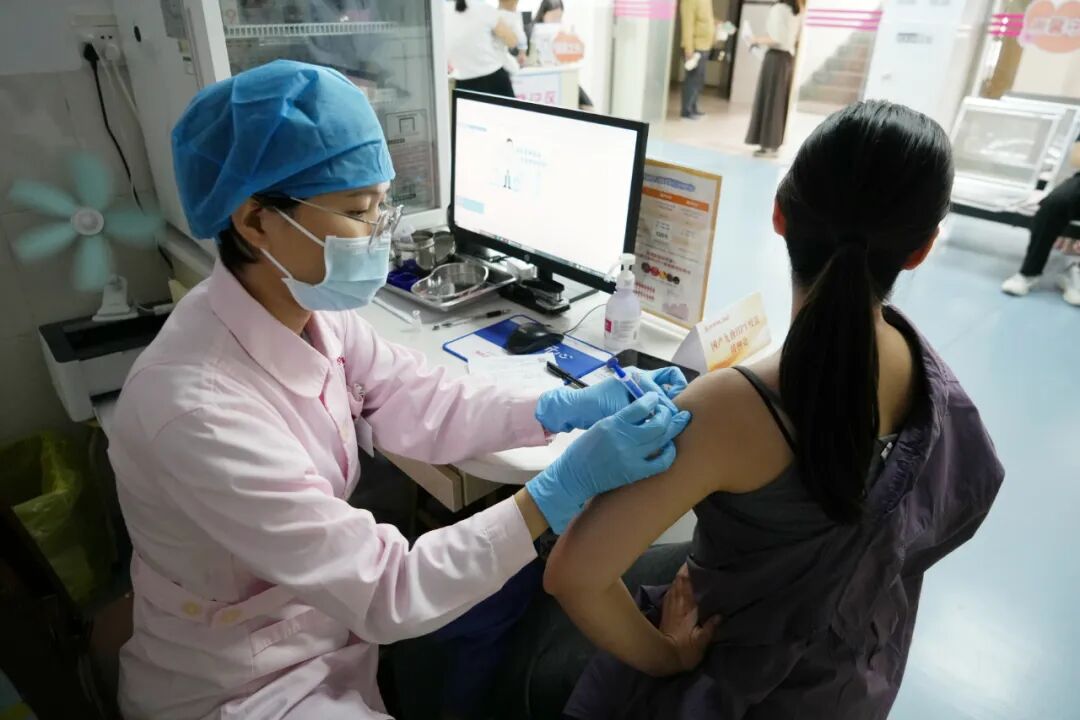 内附预约通道 | 茂名女性福音！国产九价HPV疫苗茂名首批受种者在市妇幼完成接种！快约起来！