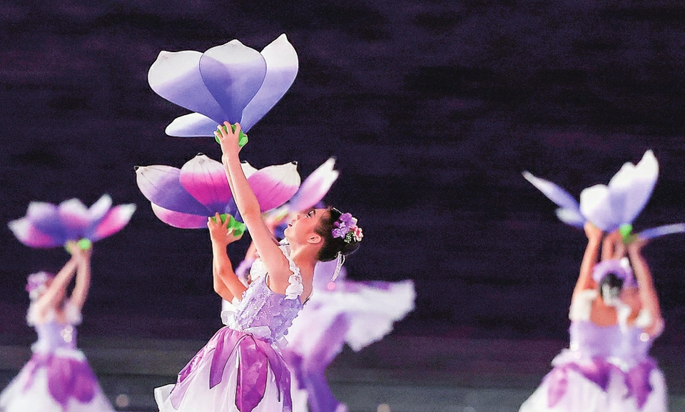 茂名50名孩子在十五运会开幕式舞台绚丽绽放