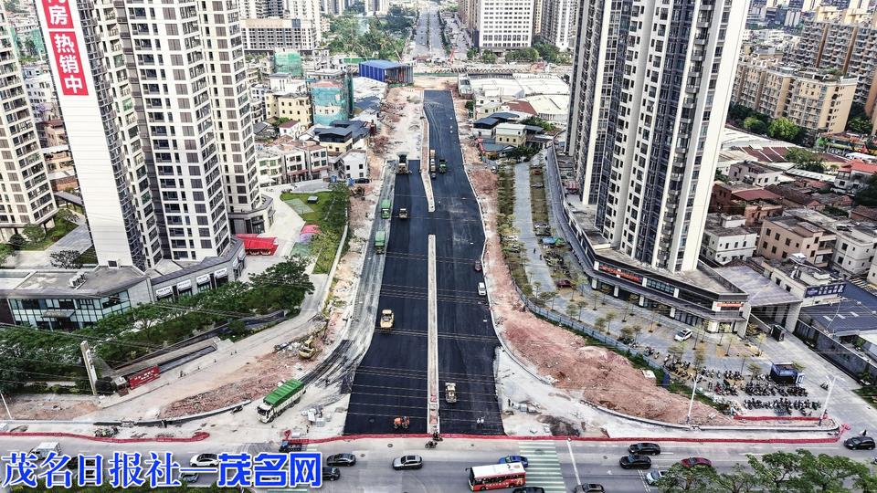 官山六路开始铺设路面，预计今年12月实现通车