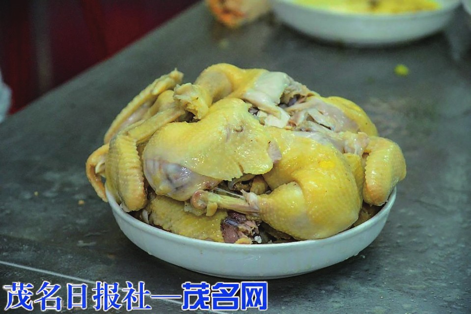 ?茂名特色美食⑦笪橋隔水蒸雞：鮮美滑嫩 雞味十足