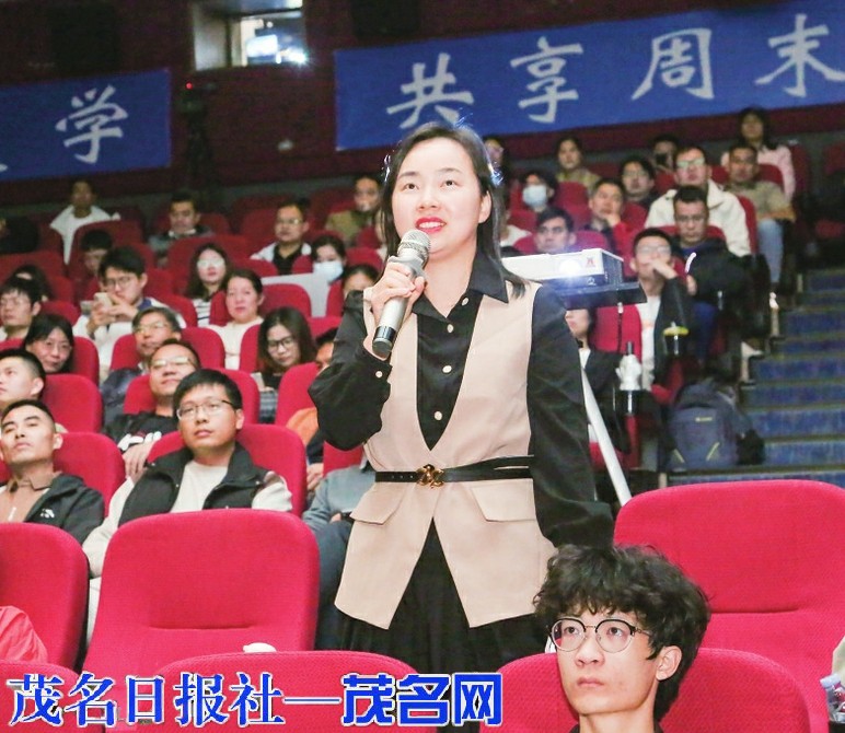 “柏桥讲堂”市区首讲气氛热烈市民踊跃提问 教授答疑人工智能