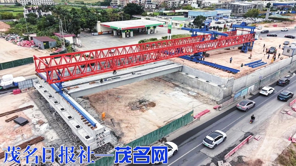 茂南大道立交主体施工迈入高效推进阶段