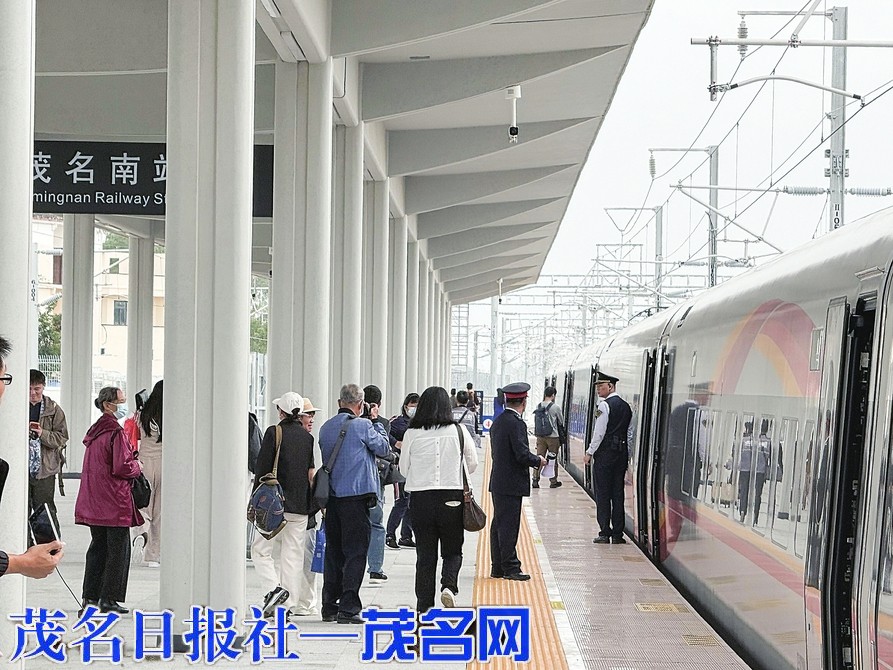 广湛高铁迎元旦客流高峰茂名两站加开列车便民出行