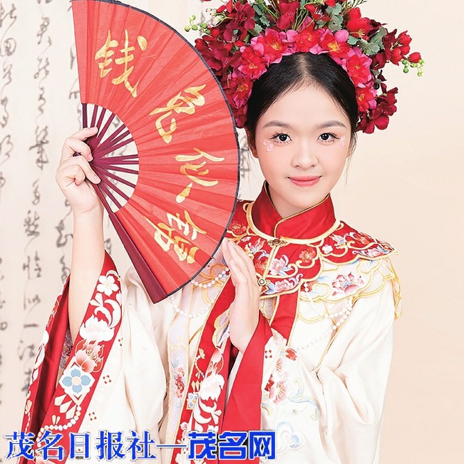 主持人麦露丹：用才华点亮舞台，以艺术践行社会主义核心价值观