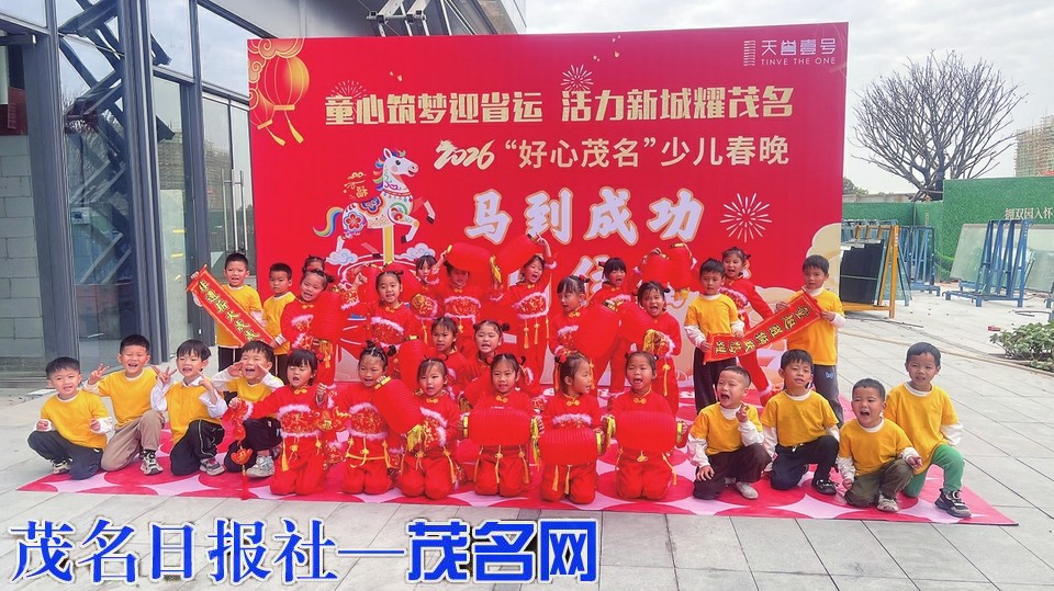 舞蹈《萌娃醒狮送吉祥》童趣醒狮欢腾跃 非遗薪火岁岁吉