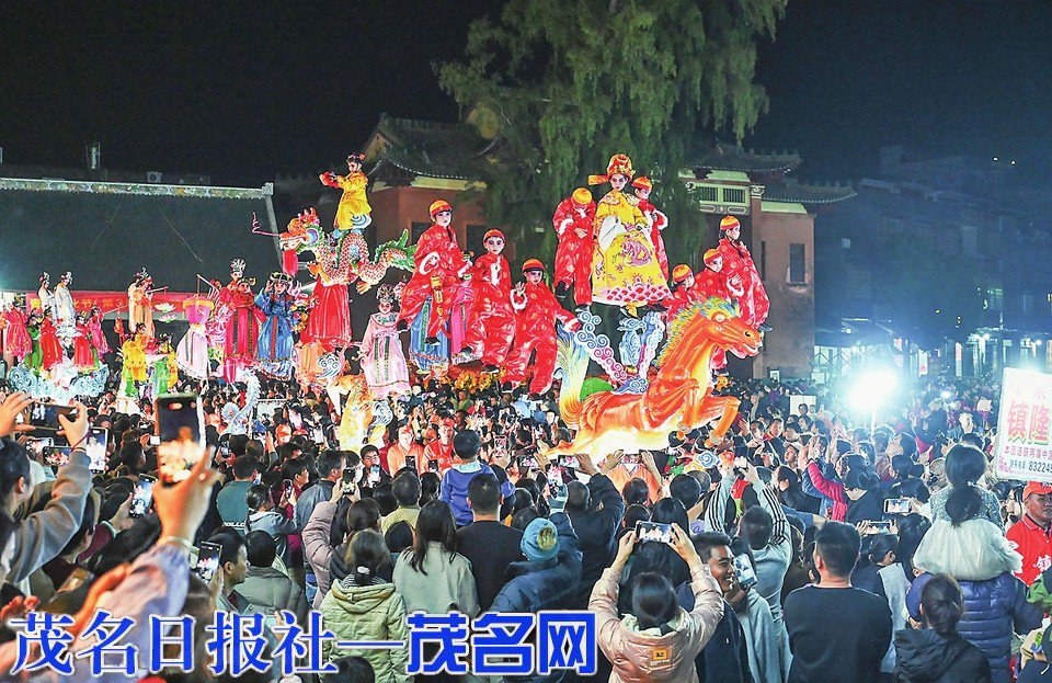 信宜镇隆非遗飘色龙狮巡游活动展现文化传承新活力