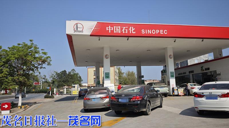 从“暖流”到“畅途” 从加油站服务看社会十年之变