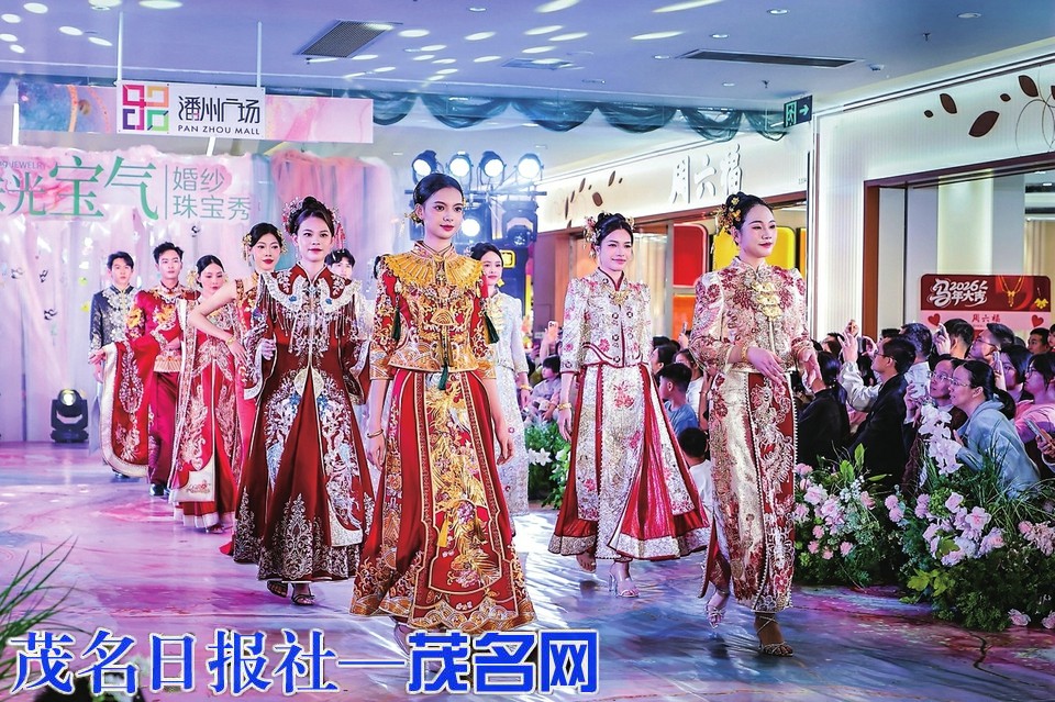 节日献礼！“珠光宝气”婚纱珠宝秀在潘州广场惊艳亮相