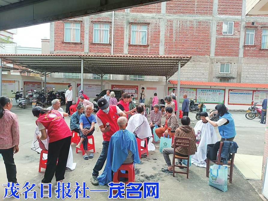 南塘镇开展“社工宣传周”便民服务活动