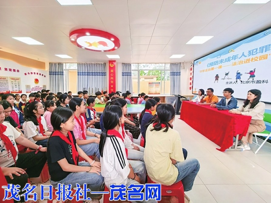 旦场镇开展法治进校园主题宣讲活动