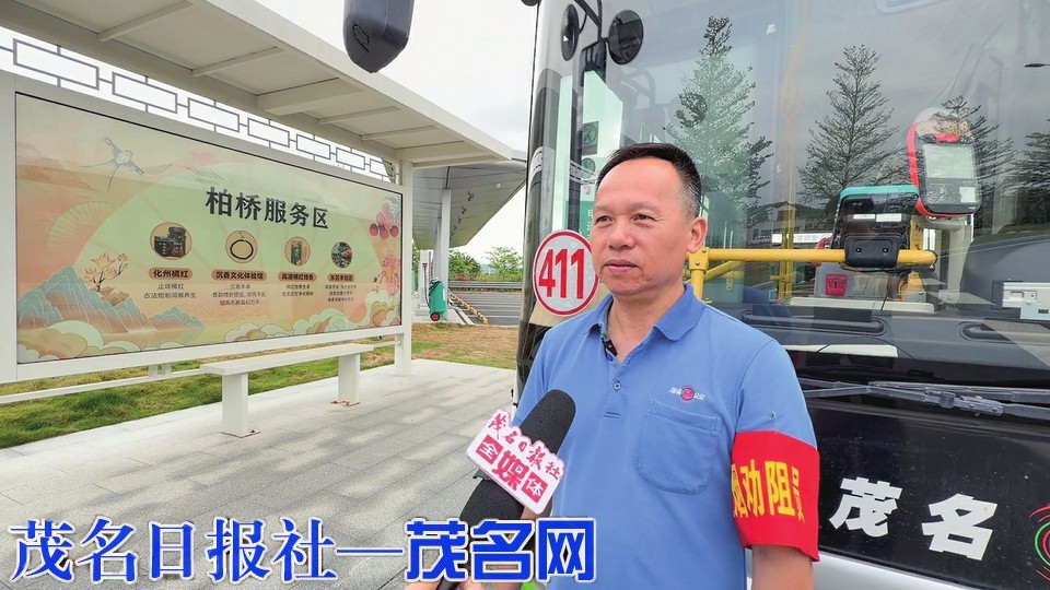 411路公交上的欢声笑语与三年答卷