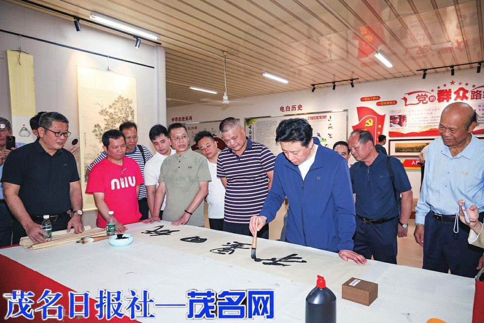 笔墨铸魂润桃李 薪火相传育新人