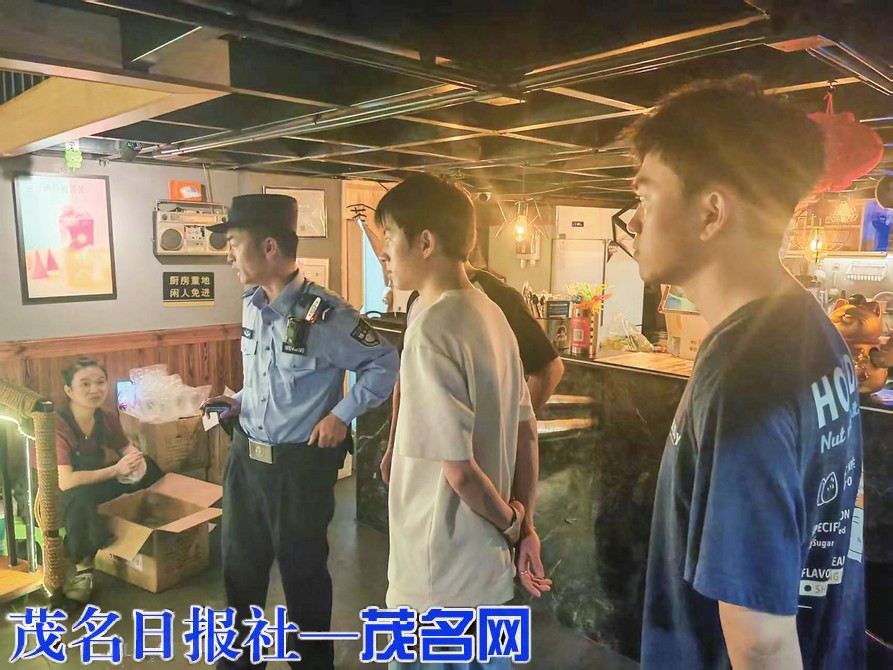 怀乡镇开展集中夜查暨校园周边环境专项整治