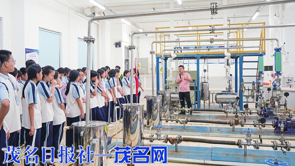 广东石油化工学院打造行走的“五四思政课堂”
