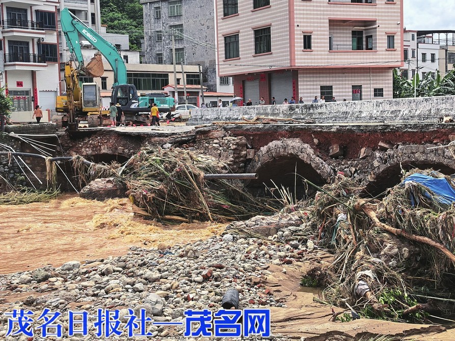 五分钟极速封桥化险为夷 党群同心筑牢汛期安全屏障