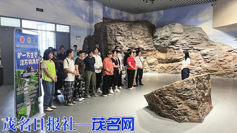 市生态环境局开展茂名国际生物多样性日主题宣传活动