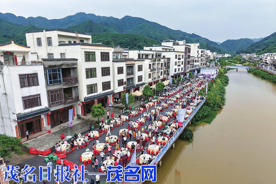 千人免费“李子宴”八方宾客共欢聚