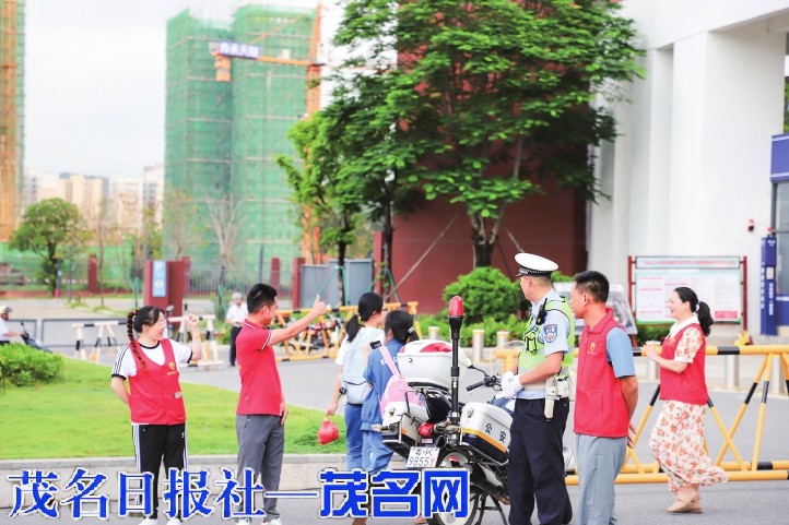 信宜：全城聚力护学子 风雨坚守助高考