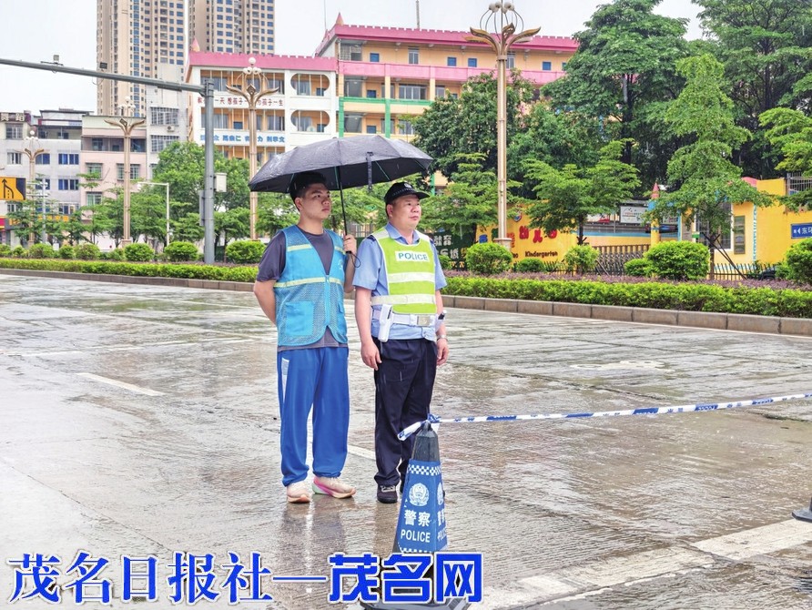辅警十年护考 今朝父子“同框”
