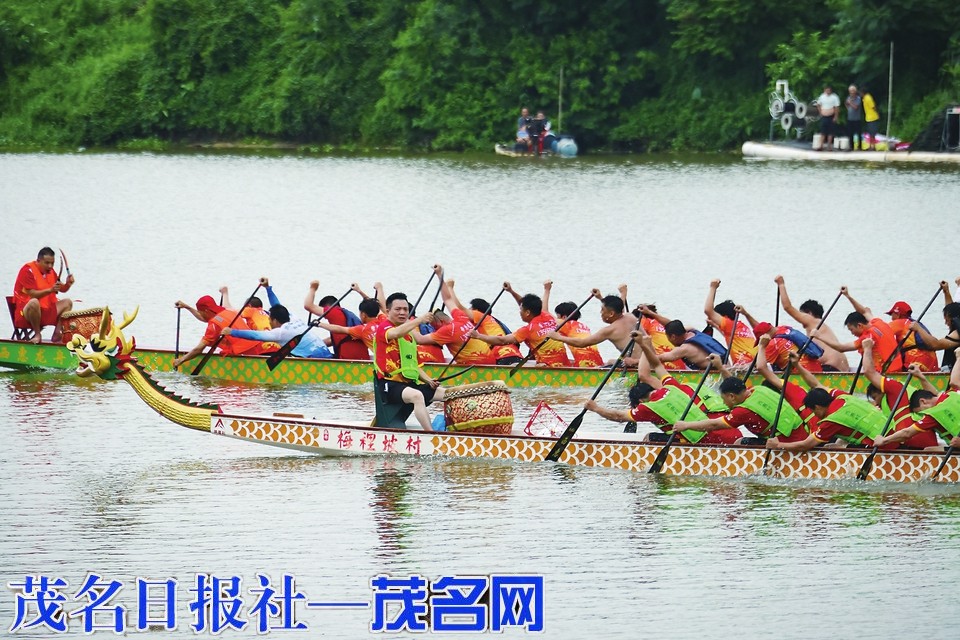 ​竞渡袂花江 贺佳节迎省运