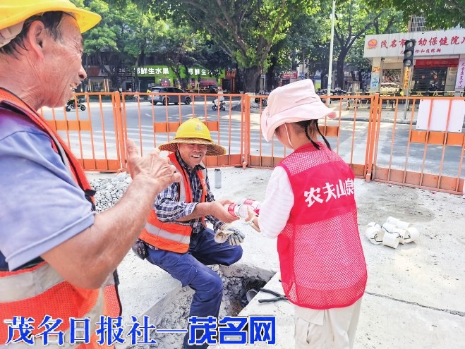 农夫山泉联合茂名日报社再启亲子公益送水活动