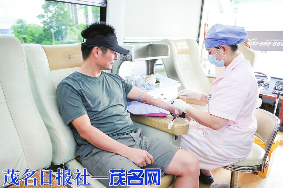 粤超赛场外无偿献血绽放公益温情
