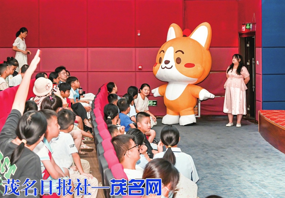 超人气IP柯小瓶现身书香节