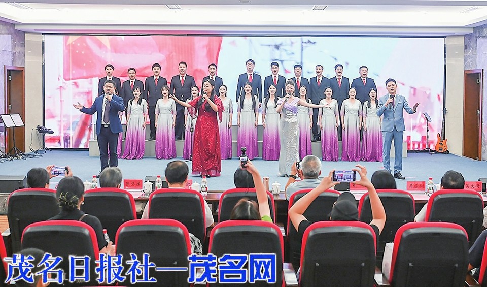 我市多部门联合举办贺中秋、迎国庆朗诵会