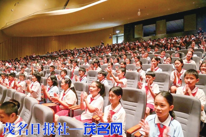 苏粤文化交流合作项目儿童剧《青铜葵花》亮相茂名影剧院 首演获师生好评