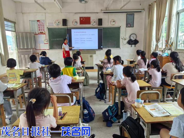 高州新垌镇开展心理健康宣传活动