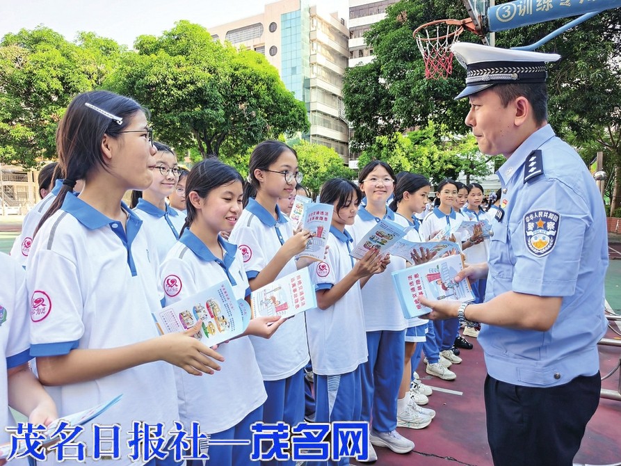 高州中学初中校区开展节前交通安全主题教育活动