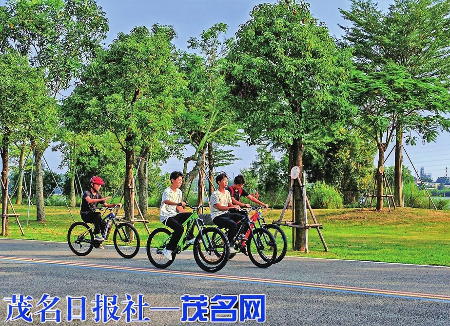 畅游好心湖 赏满城绿意