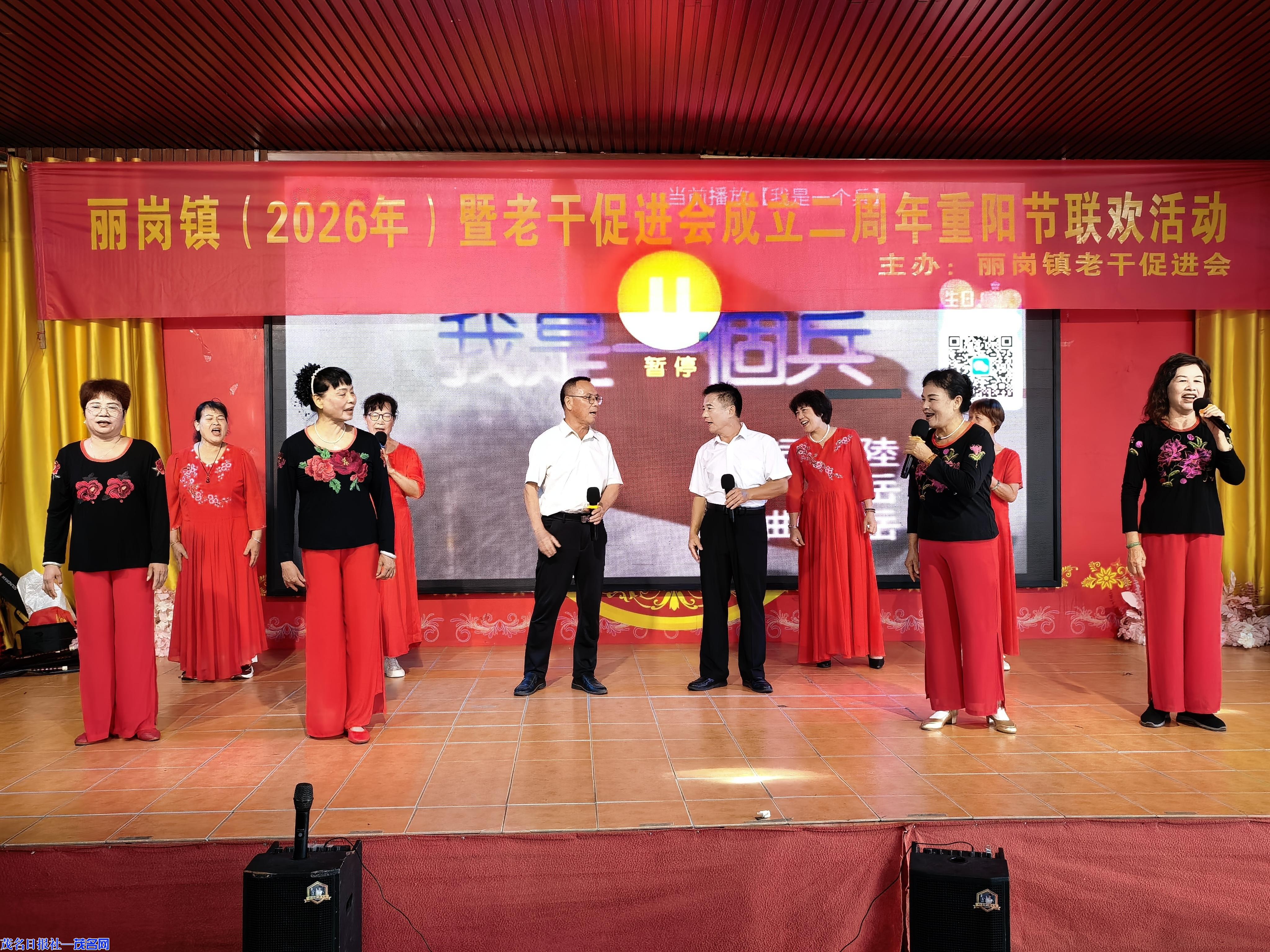 化州市丽岗镇:老同志歌舞助兴共话重阳