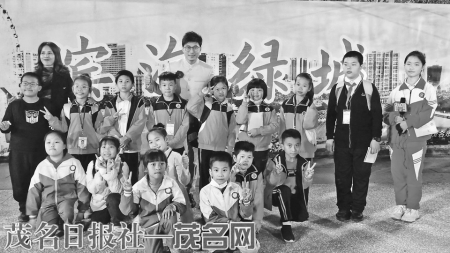 小记者和“广东名嘴”任永全的合照。<br>