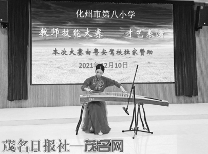 参赛选手在进行才艺表演。<br>