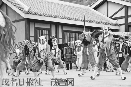 《跳花棚》舞蹈。茂名日报社全媒体记者黎雄摄<br>