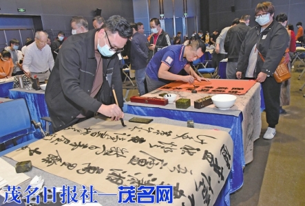 扫一扫，看视频<br>
