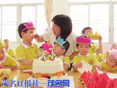 六一儿童节，李兰和当月生日的小朋友一起庆祝生日。（资料图片）<br>