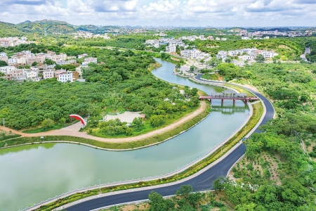 茂名乡村振兴“精彩100里”示范村——美丽乡村根子镇桥头村。本报记者丘立贺摄<br>