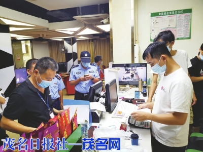 行动现场。 陆昊明邓翎枫摄<br>