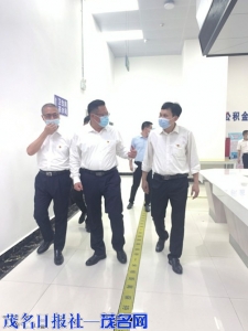 副市长朱海龙到市行政服务中心住房公积金综合服务窗口调研。<br>