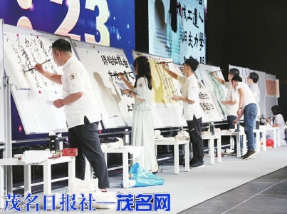 成年组比赛现场<br>