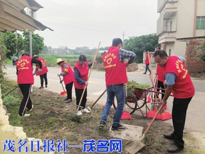 党员志愿者开展创文巩卫工作<br>