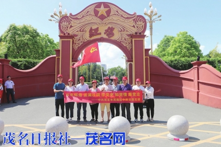 党员干部参观红色教育基地<br>